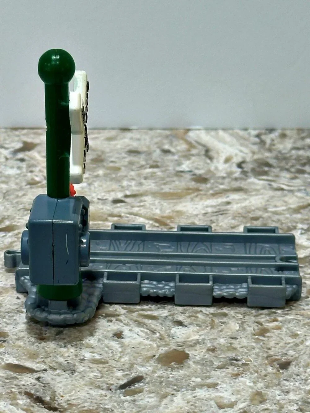 Thomas & Friends Take Along Railroad Crossing Sign Signal with Track Piece